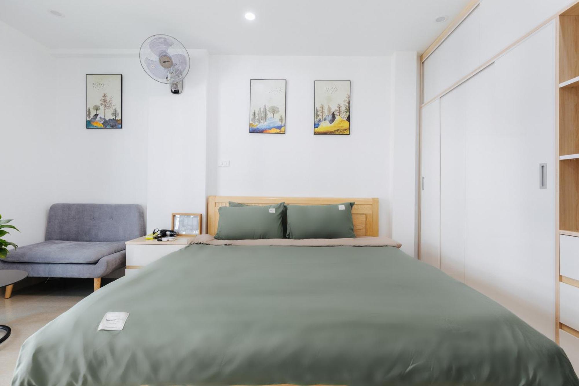 Apartment 9 Light *