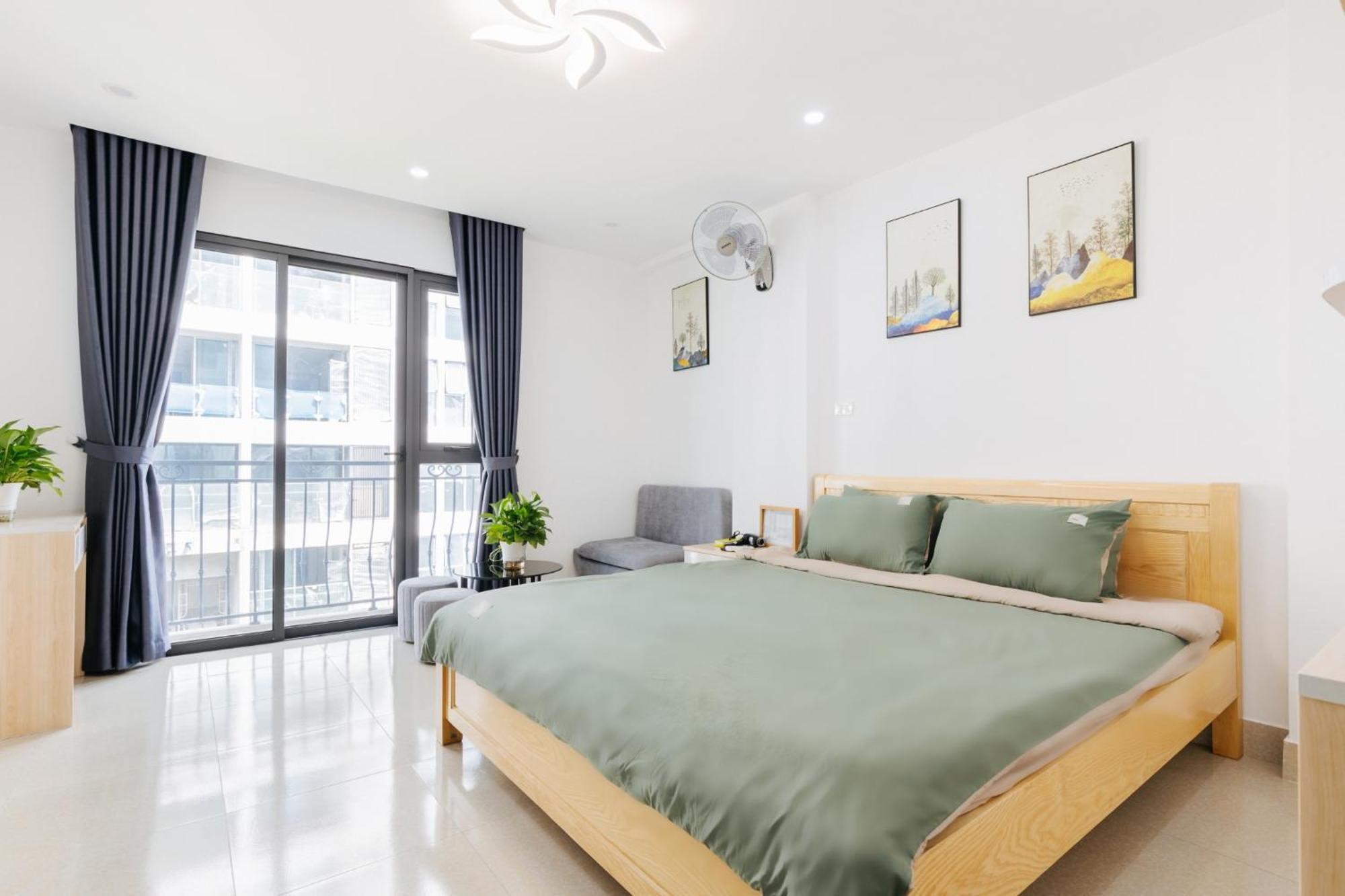 Apartment 9 Light *